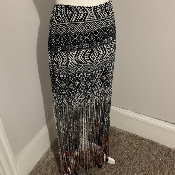 VENUS Dresses & Skirts - Venus Shredded Bottom Maxi Skirt